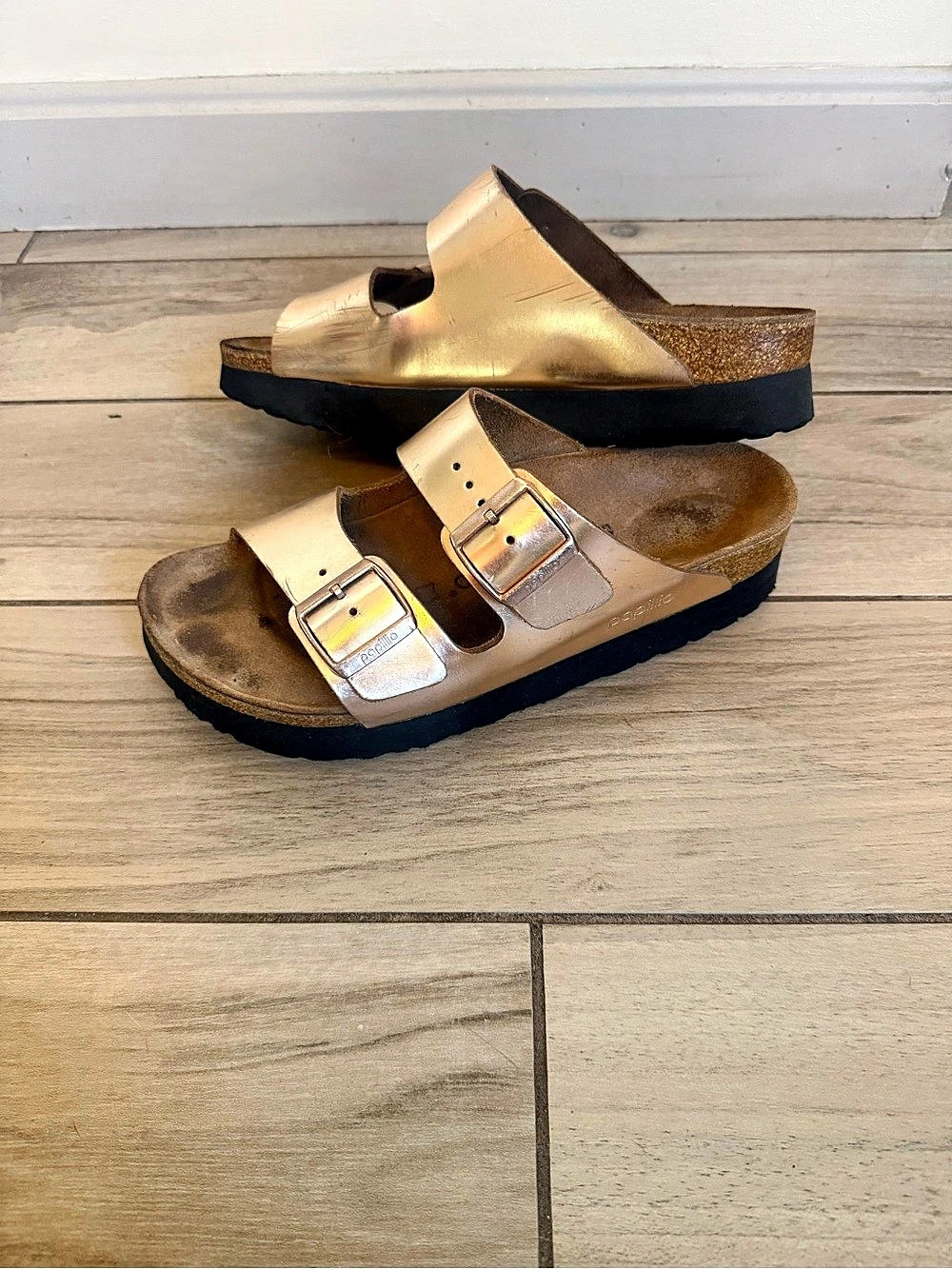 Papillio Gold Double-Buckle Sandals US 8 (EU40)